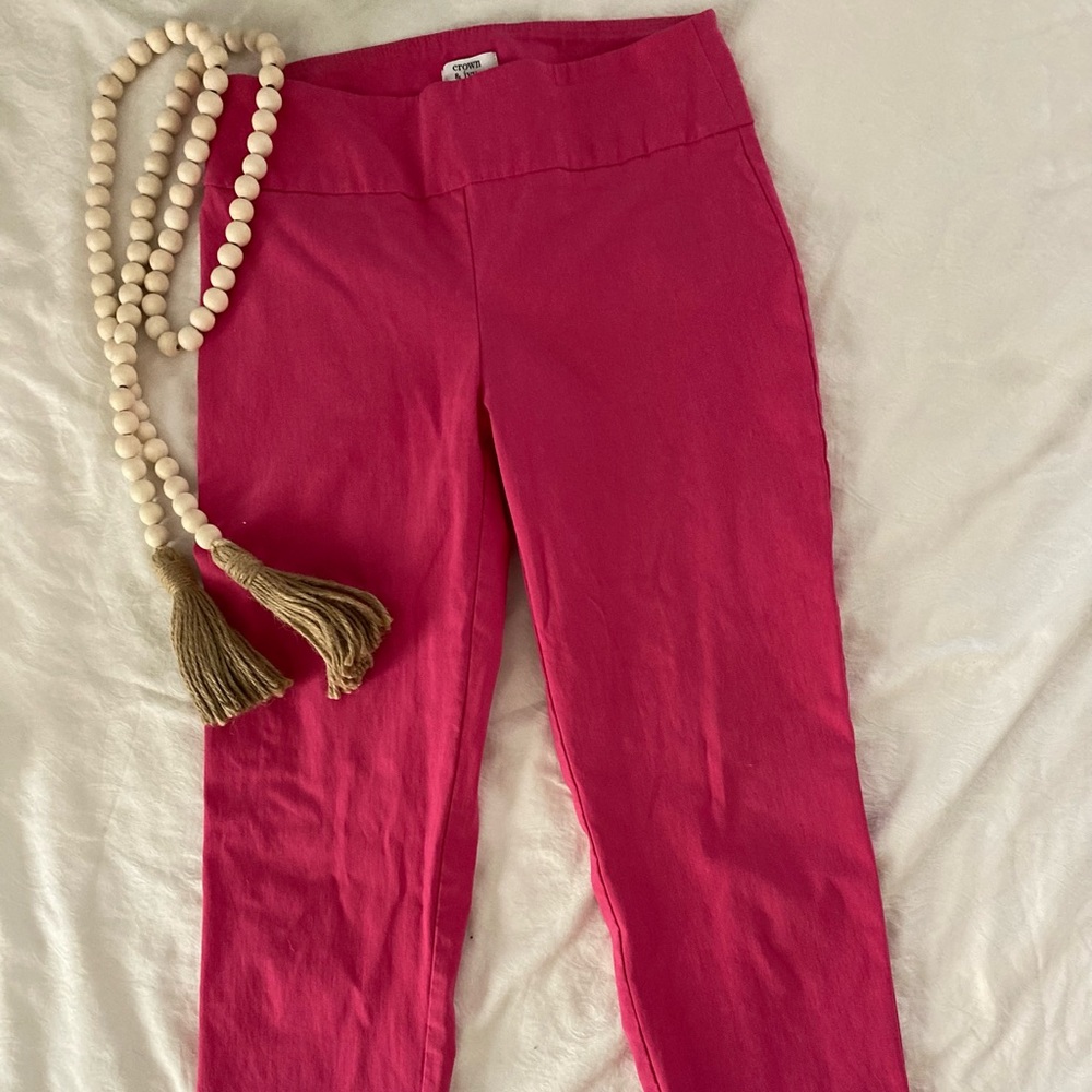 Preppy cropped pants detailed hem